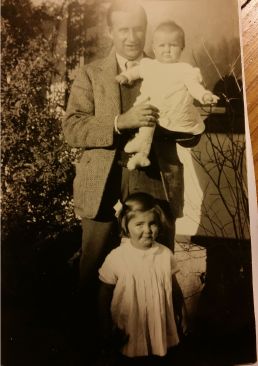 Henry Leigh Hunt with daughters Elena (standing) and Alexandra. circa 1930 | Alexandra Leigh-Hunt Collection
